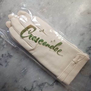 "Crescendo" New Old Stock Vintage 50s/60s Creamy White Gloves with Bow Detail